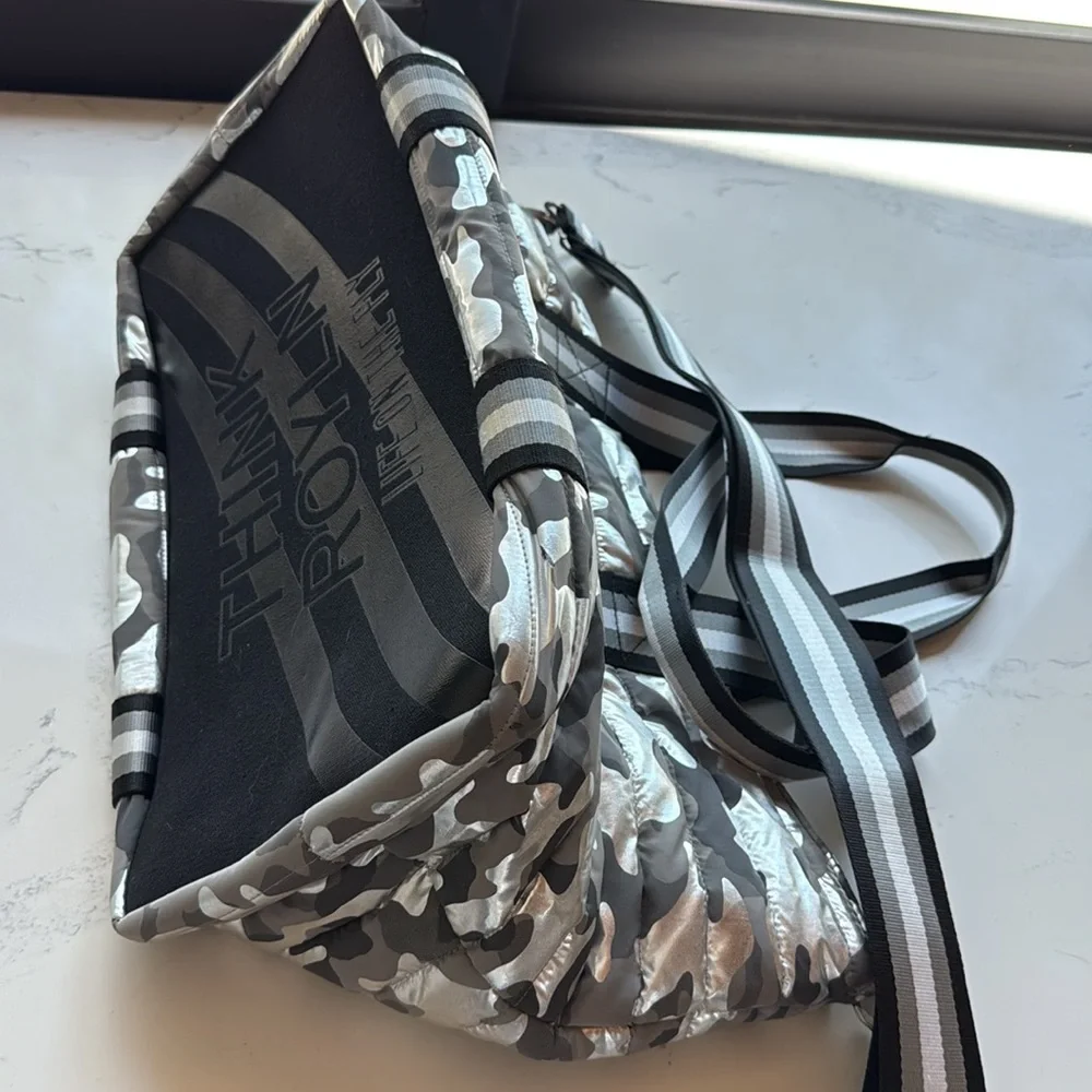 Think Royln Wingman Shiny Silver Black Camo Large Nylon Tote Adjustable Strap - Picture 12 of 13